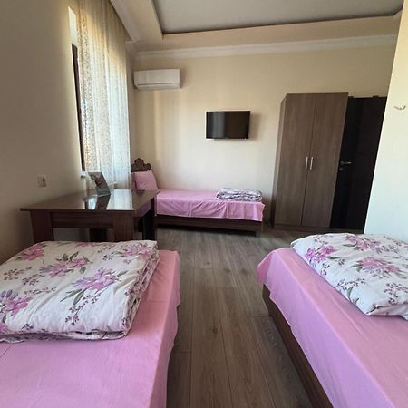 Hotel Amaras Yerevan Bagian luar foto