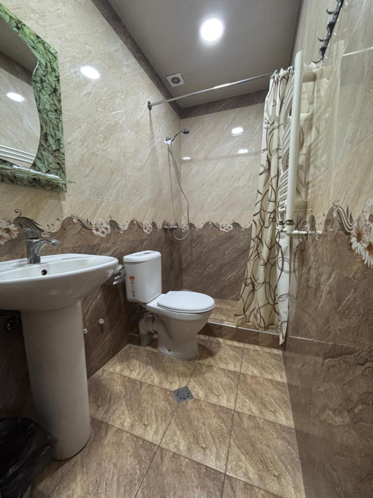 Hotel Amaras Yerevan Bagian luar foto